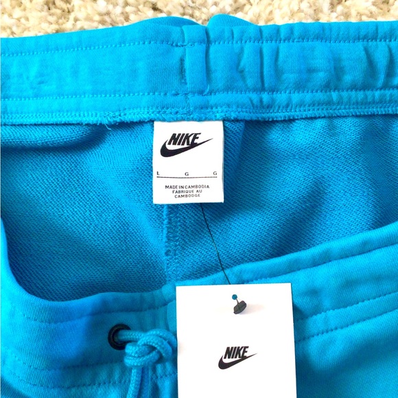 NWT - NIKE Shorts (Size L) - Picture 5 of 5